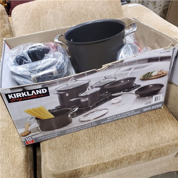 AS NEW KIRKLAND SIGNATURE SERIES 10 PIECE COOKWARE SET REATIL $190