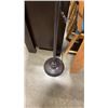 Image 8 : FLOOR LAMP AND TABLE LAMP