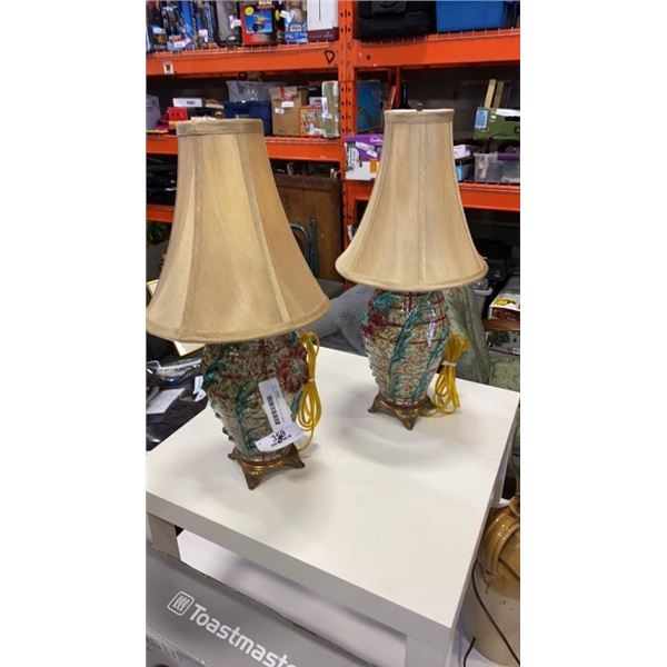 PAIR OF PORCELAIN TABLLE LAMPS