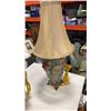 Image 2 : PAIR OF PORCELAIN TABLLE LAMPS