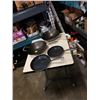 Image 1 : 4 WOKS AND BLUE DIAMOND PANS