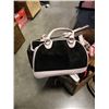 Image 10 : 2 BOXES OF BAGS PURSES, BACKPACKS, DOG CARRIER AND 2 PET BOWL HOLDERS