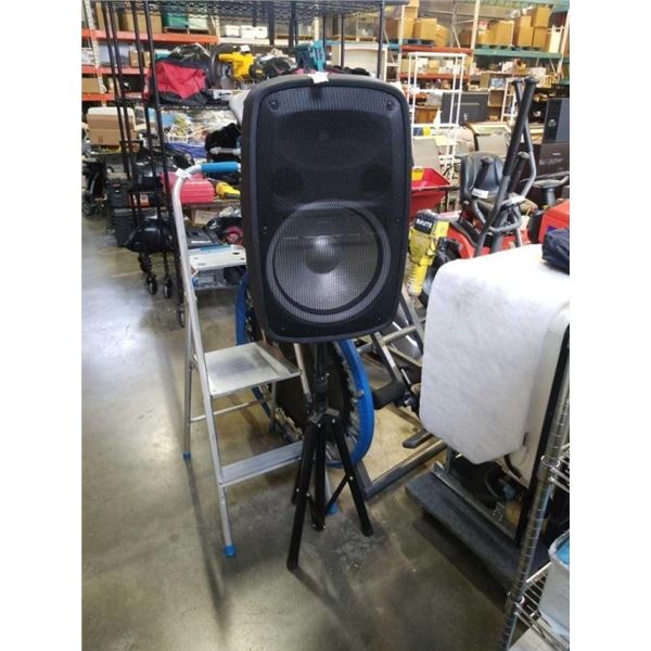 ION TOTAL PA GLOW 3 SPEAKER ON STAND