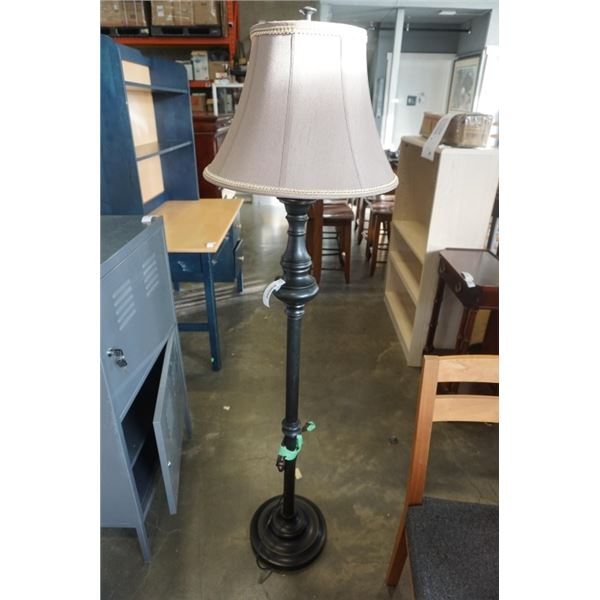 BLACK FLOOR LAMP