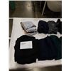 Image 2 : BOX OF LULULEMON CLOTHING SIZE 4