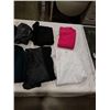 Image 3 : BOX OF LULULEMON CLOTHING SIZE 4