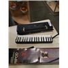 Image 2 : HOHNER MELODICA PIANO 36 AND TRIPOD