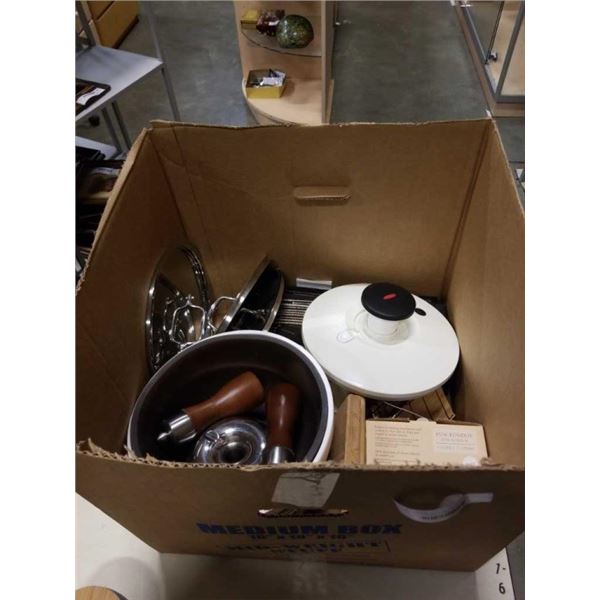 BOX OF KITCHEN ITEMS - DECORATIVE BOWLS, SALT AND PEPPER