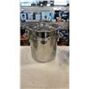Image 12 : SET OF ALL-CLAD STAINLESS POTS AND PANS, AND KIRKLAND SIGNATURE MIXING BOWL SET