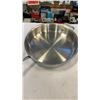 Image 17 : SET OF ALL-CLAD STAINLESS POTS AND PANS, AND KIRKLAND SIGNATURE MIXING BOWL SET