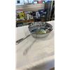 Image 18 : SET OF ALL-CLAD STAINLESS POTS AND PANS, AND KIRKLAND SIGNATURE MIXING BOWL SET
