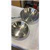 Image 21 : SET OF ALL-CLAD STAINLESS POTS AND PANS, AND KIRKLAND SIGNATURE MIXING BOWL SET