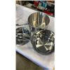 Image 9 : SET OF ALL-CLAD STAINLESS POTS AND PANS, AND KIRKLAND SIGNATURE MIXING BOWL SET