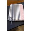 Image 3 : 15" LAPTOP CASE, LAPTOP STAND, AND WIRELESS MOUSE