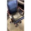 Image 3 : BLACK LEATHER AND WOOD SWIVEL OFFICE CHAIR