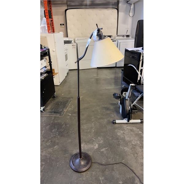 ADJUSTABLE FLOOR LAMP WITH SHADE