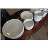 Image 3 : WILLIAMS SONOMA BRASSERIE WHITE DISH SET - 55 PIECES