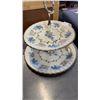 Image 2 : 13 VARIOUS ANTIQUE KEYS, 2 TIER SERVING DISH AND BLACK VASE