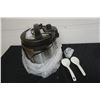 Image 2 : INSIGNIA 6QT MULTI-FUNCTION PRESSURE COOKER IN BOX
