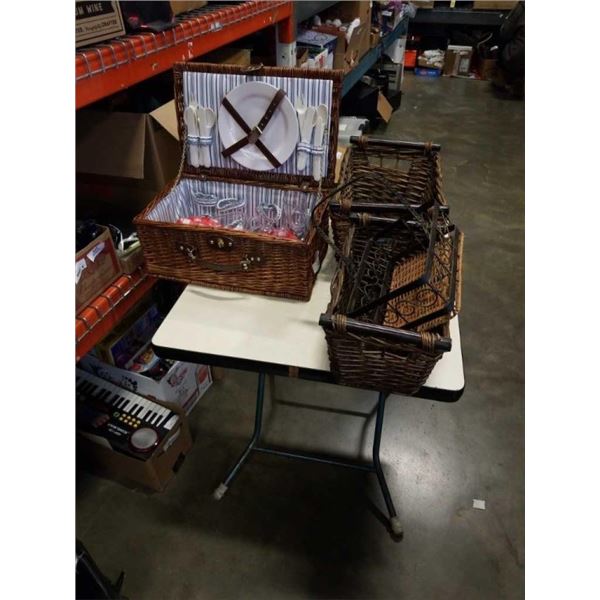 PICNIC BASKET SET AND WICKER BASKETS