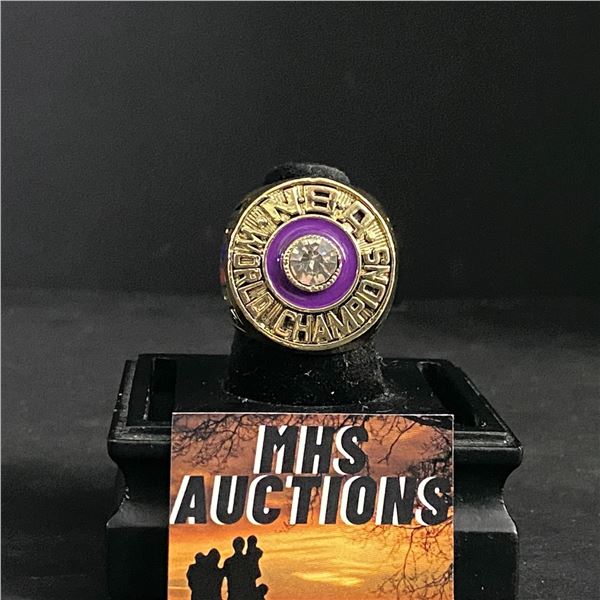 LOS ANGELES LAKERS 1982  JOHNSON  CHAMPIONSHIP REPLICA RING (ref#421)