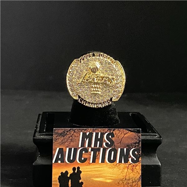 LOS ANGELES LAKERS 2009 "BRYANT" CHAMPIONSHIP REPLICA RING (ref436)