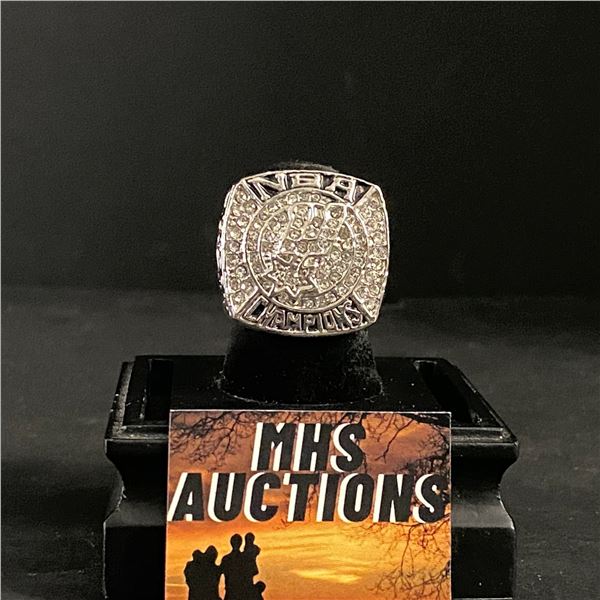 SAN ANTONIO SPURS N.B.A 2007 "DUNCAN" CHAMPIONSHIP REPLICA RING (ref468)