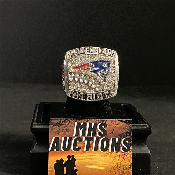 NEW ENGLAND PATRIOTS N.F.L 2011 "BRADY" CHAMPIONSHIP REPLICA RING (ref654)