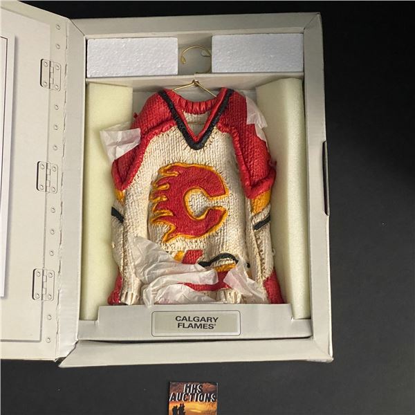 CALGARY FLAMES STAR HANGER MEDIUM HOME JERSEY (ref5013)