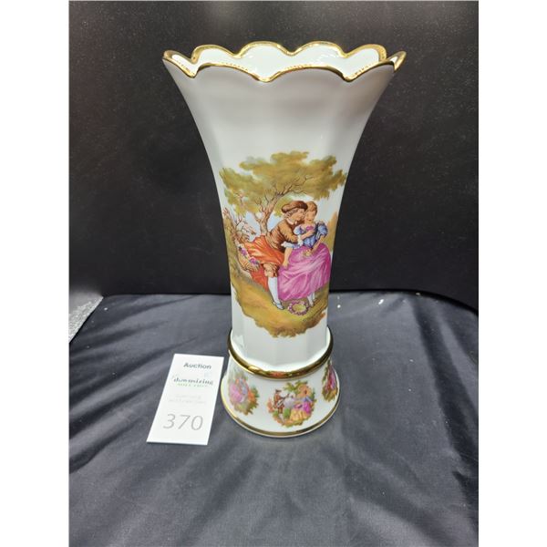 Bayreuth Gloria Vase Cat B