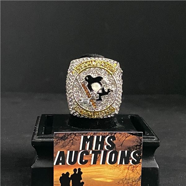 PITTSBURGH PENGUINS N.H.L 2016 "CROSBY" CHAMPIONSHIP REPLICA RING (ref798)
