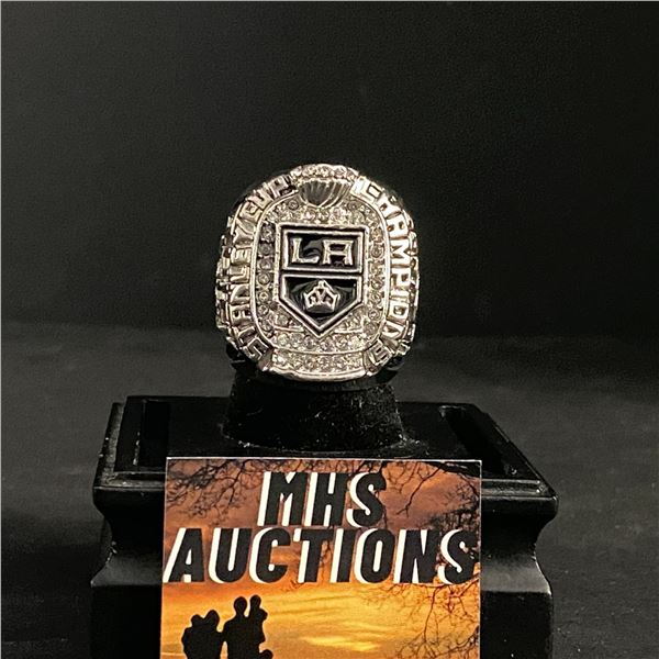 LOS ANGELES KINGS N.H.L 2012 "QUICK" CHAMPIONSHIP REPLICA RING (ref847)