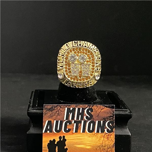 LOS ANGELES LAKERS 2001  BRYANT  CHAMPIONSHIP REPLICA RING (ref#426)