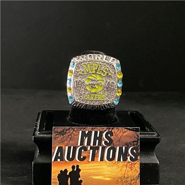 MINNEAPOLIS LAKERS N.B.A 1949 CHAMPIONSHIP REPLICA RING (ref438)