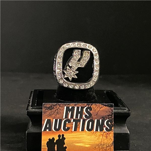 SAN ANTONIO SPURS N.B.A 1999  DUNCAN  CHAMPIONSHIP REPLICA RING (ref470)