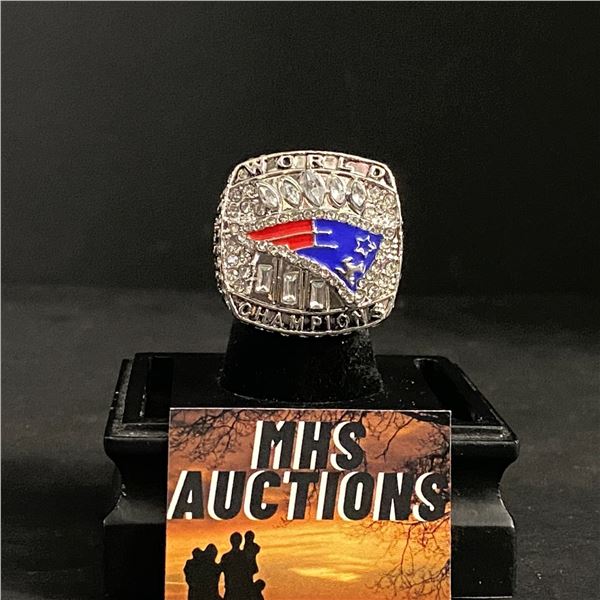 NEW ENGLAND PATRIOTS N.F.L 2016  BRADY  CHAMPIONSHIP REPLICA RING (ref647)