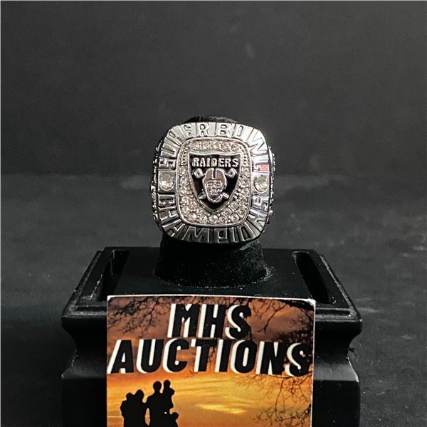 OAKLAND RAIDERS N.F.L 2015 "RAIDERS" CHAMPIONSHIP REPLICA RING (ref681)