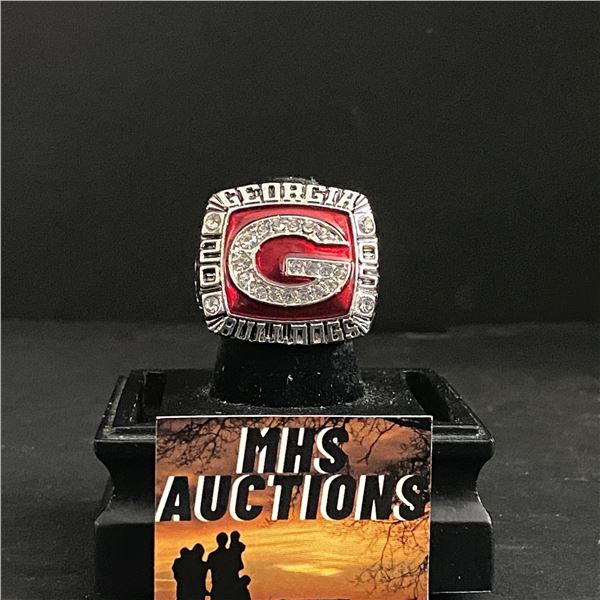 GEORGIA BULLDOGS CHAMPIONS 2005 "DAVID POLLACK" NATIONAL CHAMPIONSHIP REPLICA RING (ref1052)