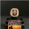 Image 1 : LOUISVILLE CARDINALS CHAMPIONS 2013 "STRONG" CHAMPIONSHIP REPLICA RING (ref1089)