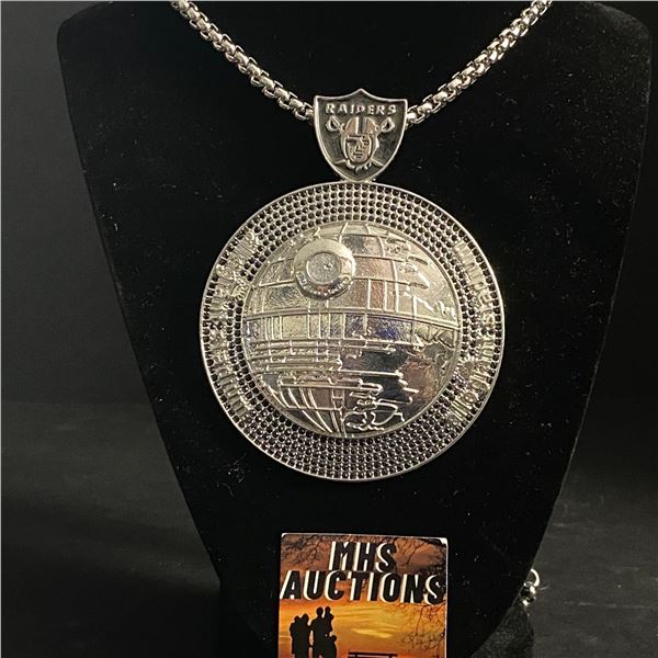 LOS ANGELES RAIDERS LARGE N.F.L CHAMPIONSHIP NECKLACE (ref317)