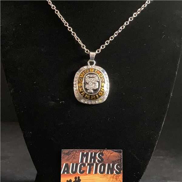 SAN FRANCISCO GIANTS 2010 M.L.B CHAMPIONSHIP NECKLACE (ref1148)