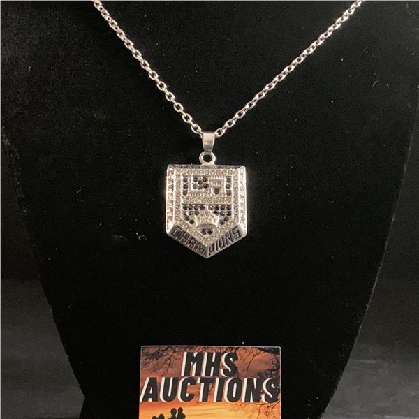 LOS ANGELES KINGS 2014 N.H.L CHAMPIONSHIP NECKLACE (ref1158)