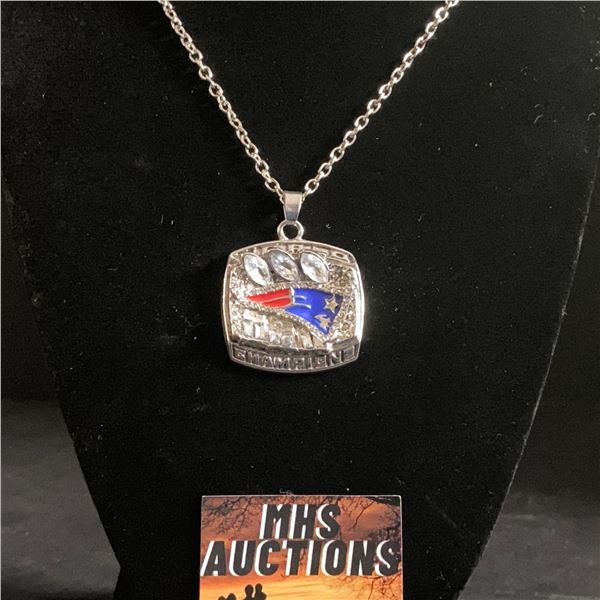 NEW ENGLAND PATRIOTS N.F.L CHAMPIONSHIP NECKLACE (ref1185)