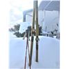 Image 2 : Two pairs of Skiis