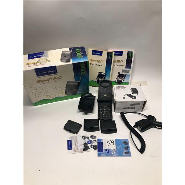 Motorola Startac 3000 Flip Phone in box w/ accessories