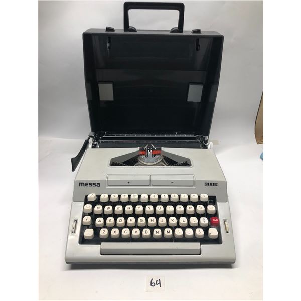 Messa 3002 Typewriter with hard shell case/handle