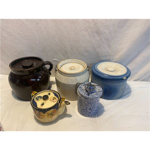 Lot of lidded pottery
