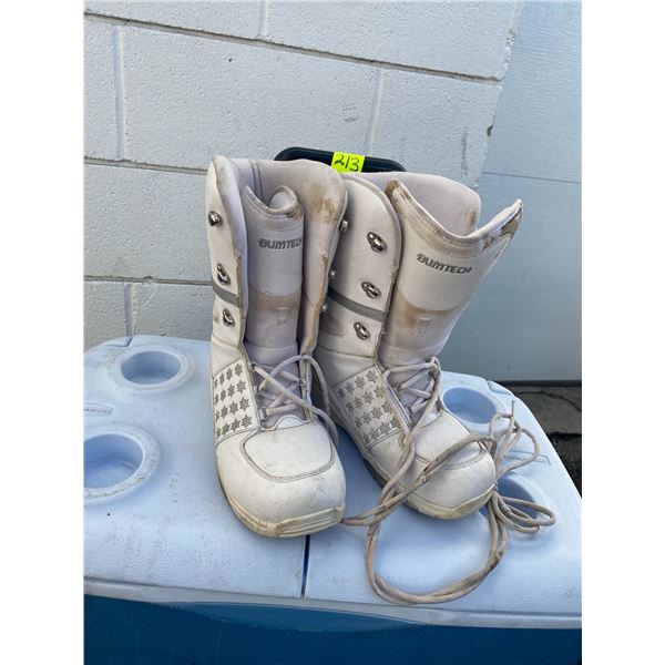 Snowboard boots size 9