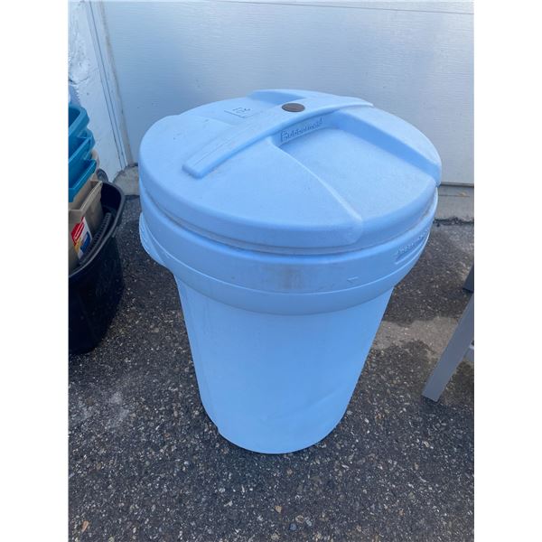 Garbage can
