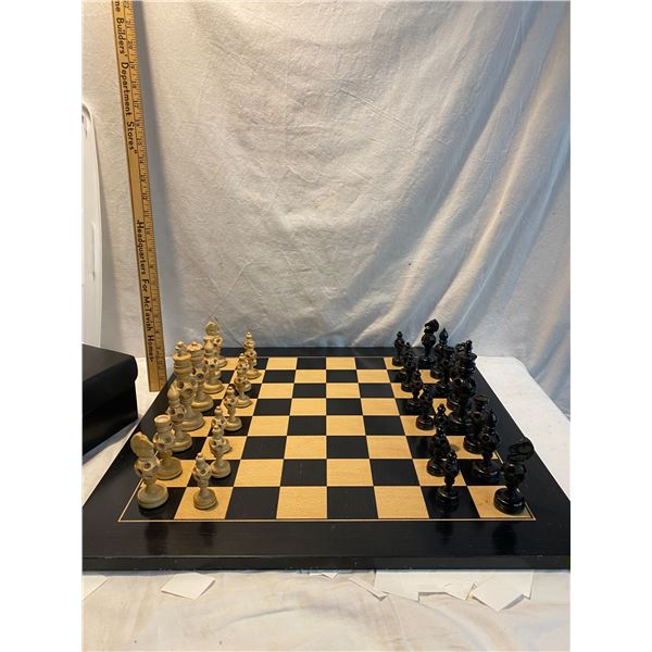 Ches board with locking case for pieces